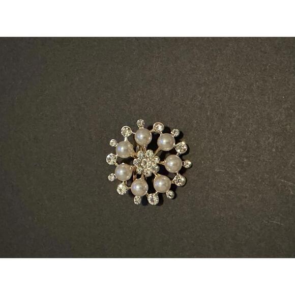 Jewelry - Vintage Pearl and Rhinestone Brooch j-104